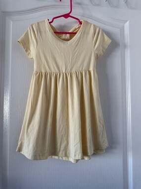 Girl's Short Sleeve Yellow Dress with Cutout Back
